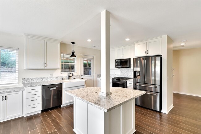 Building Photo - 8624 La Butte Ln
