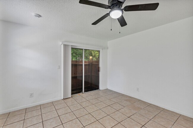 Building Photo - 506 NE 28th Ave