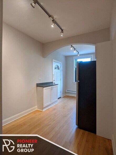 Building Photo - 2315 N Rockwell St