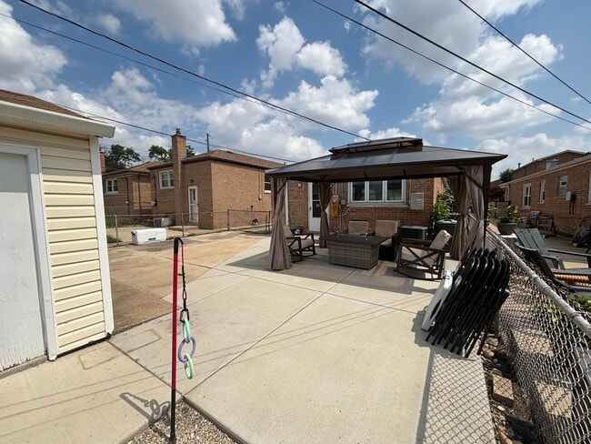 Building Photo - 5920 S Meade Ave