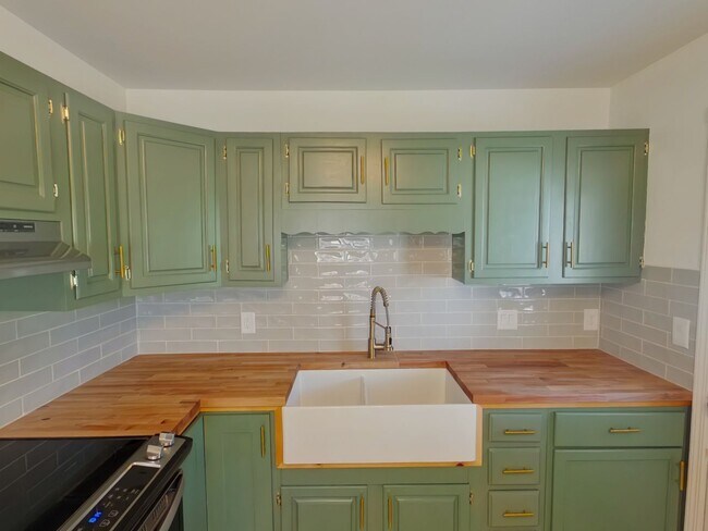 Building Photo - Remodeled 5BR Wichita Home for Rent - Pet Friendly!