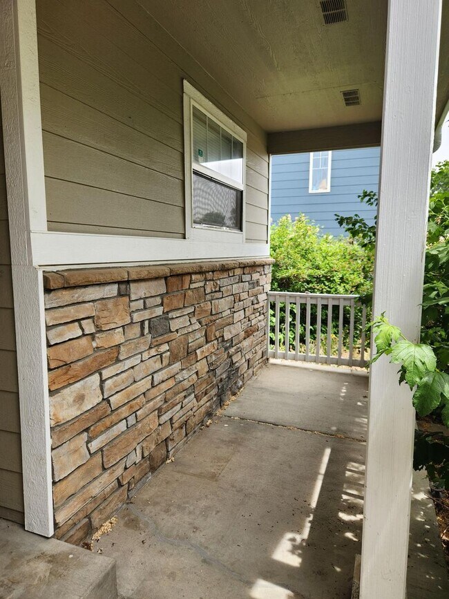 Building Photo - 3 Bedroom 2 full bathrooms in Brighton
