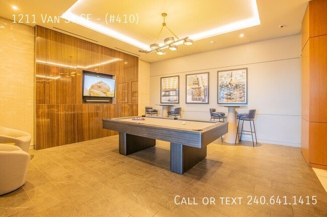 Building Photo - 1211 Van St SE