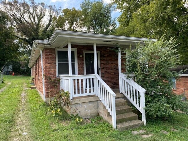 Building Photo - 2/1 Duplex in Greenwood Neighbors of East Nashville!  Pets ok! W/D Included!