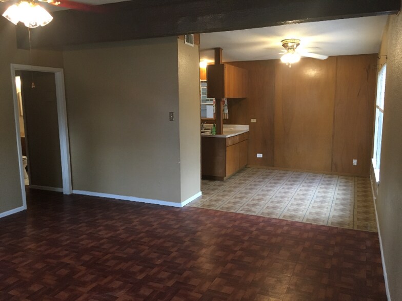 Building Photo - 327 Sharon Dr