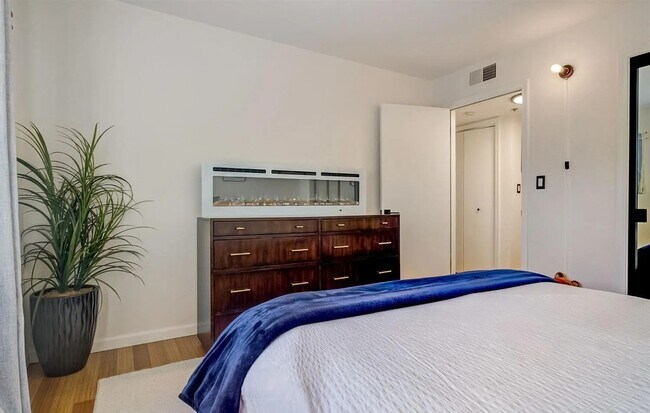 Building Photo - 1021 San Luis Cir