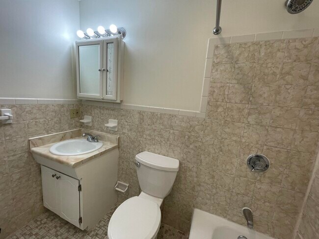 Building Photo - 379 Huse Rd