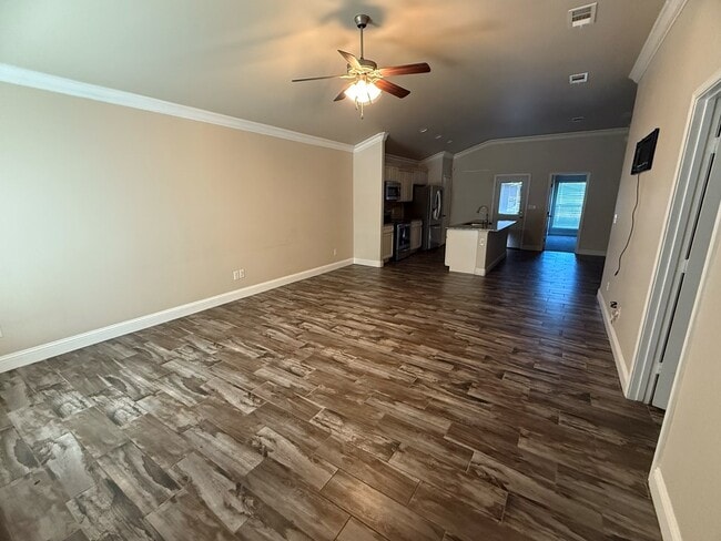 Building Photo - 1001 E 95th St