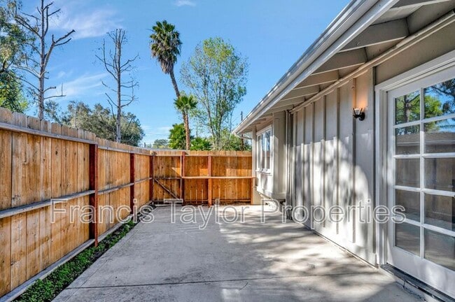 Building Photo - 1512 S Stage Coach Ln