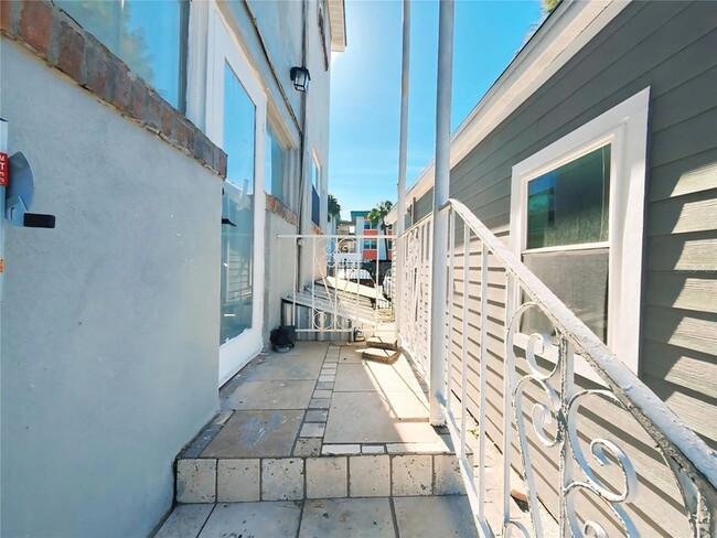 Building Photo - 401 E Columbus Dr