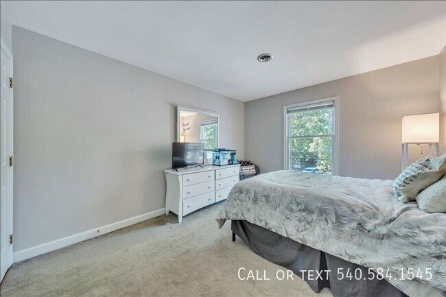 Building Photo - 3331 Stonehenge Square