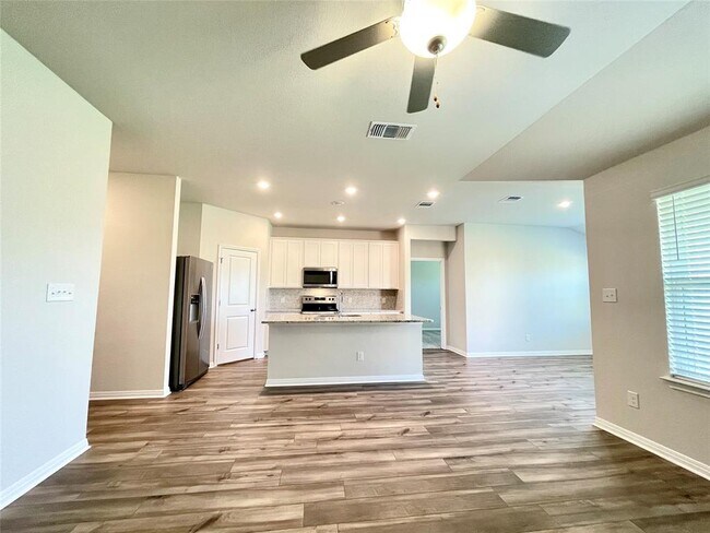 Building Photo - 408 Giorgio Moroder Dr