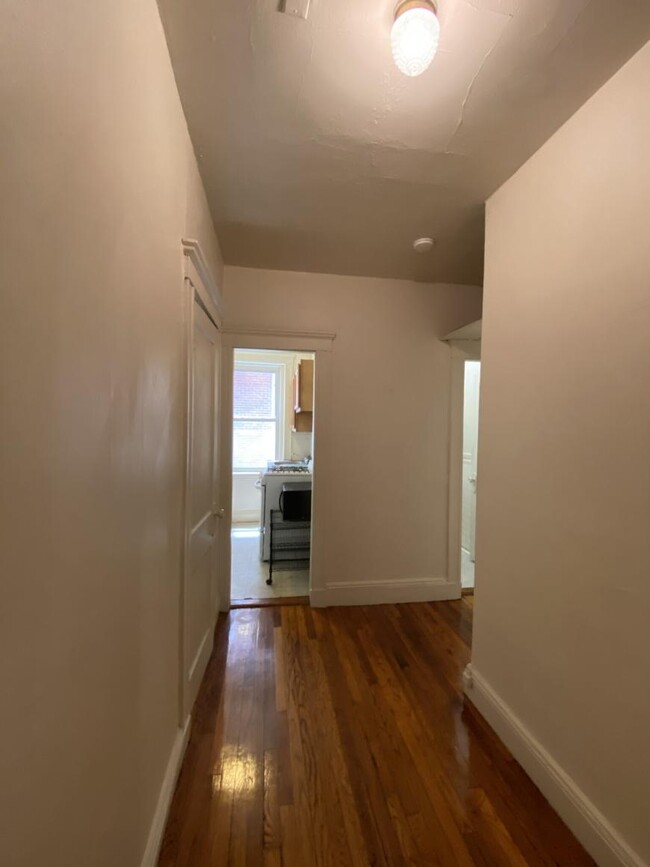 Building Photo - bedroom in Boston MA 02134