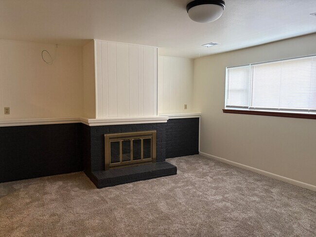 Building Photo - 1208 Sycamore Dr