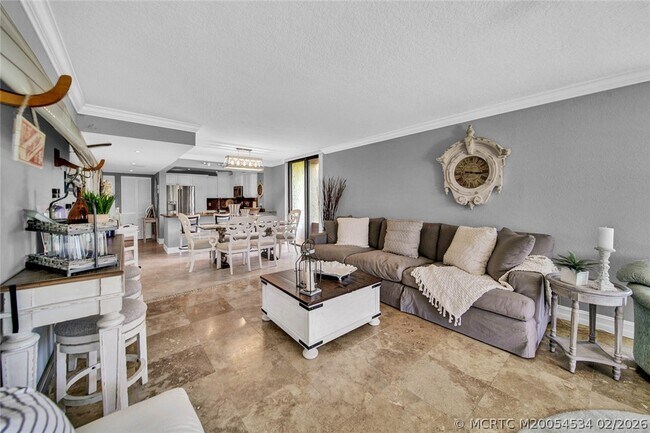 Building Photo - 10680 S Ocean Dr
