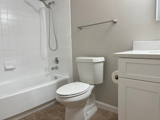 Building Photo - Lovely Ventura rental!