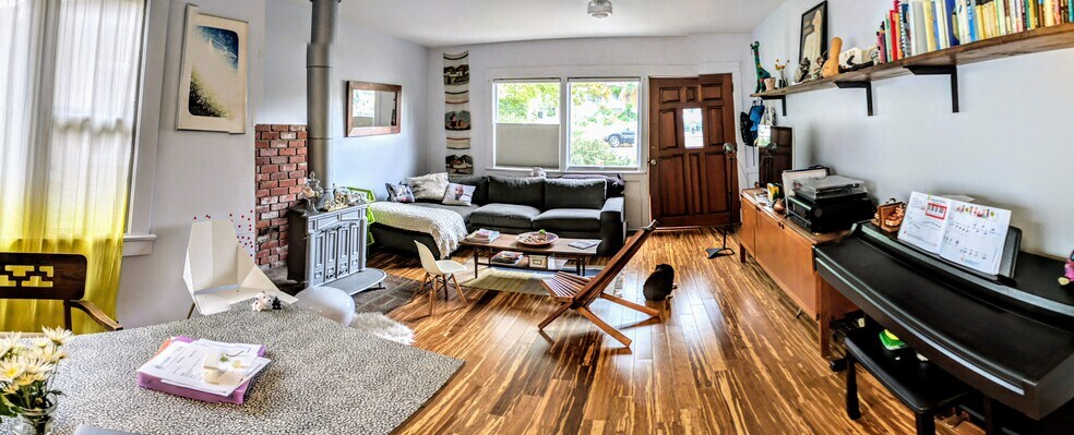 Living room! - 5259 Aldama St