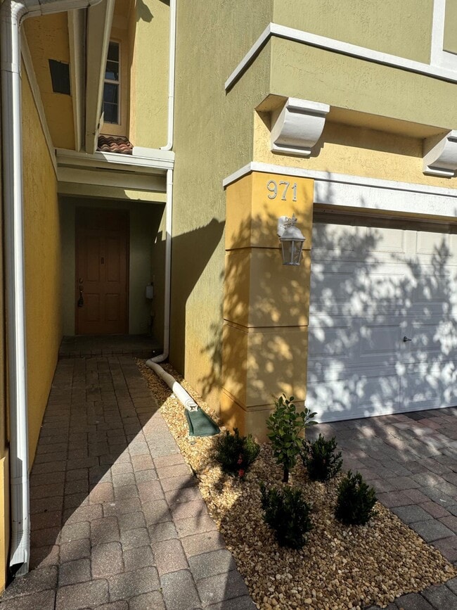 Building Photo - 971 Pipers Cay Dr