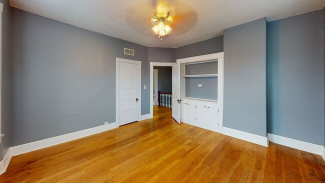 Building Photo - Four Bedroom Historic Clifton Gem!