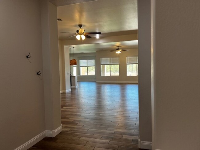 Building Photo - Beautiful 4 bedroom home in Cave Creek!