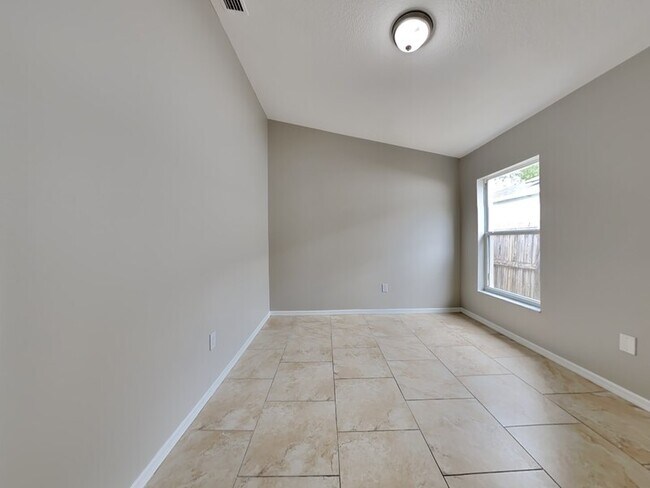 Building Photo - 430 Maple Pointe Dr