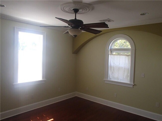 Building Photo - 490 Broadway