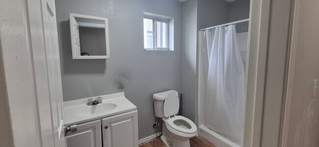 Building Photo - 9307 Coffee St