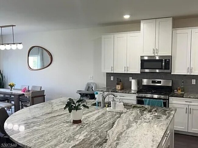 Building Photo - 31 Gerhard Pl