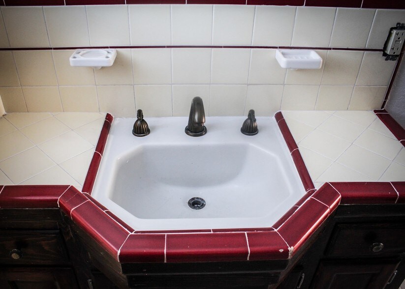 Building Photo - 4256 2nd Ave