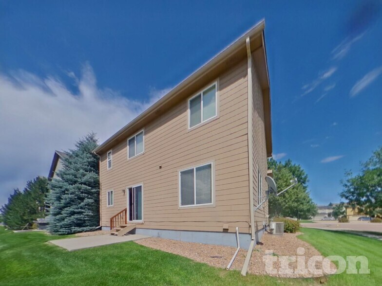 Building Photo - 2728 Sierra Springs Dr