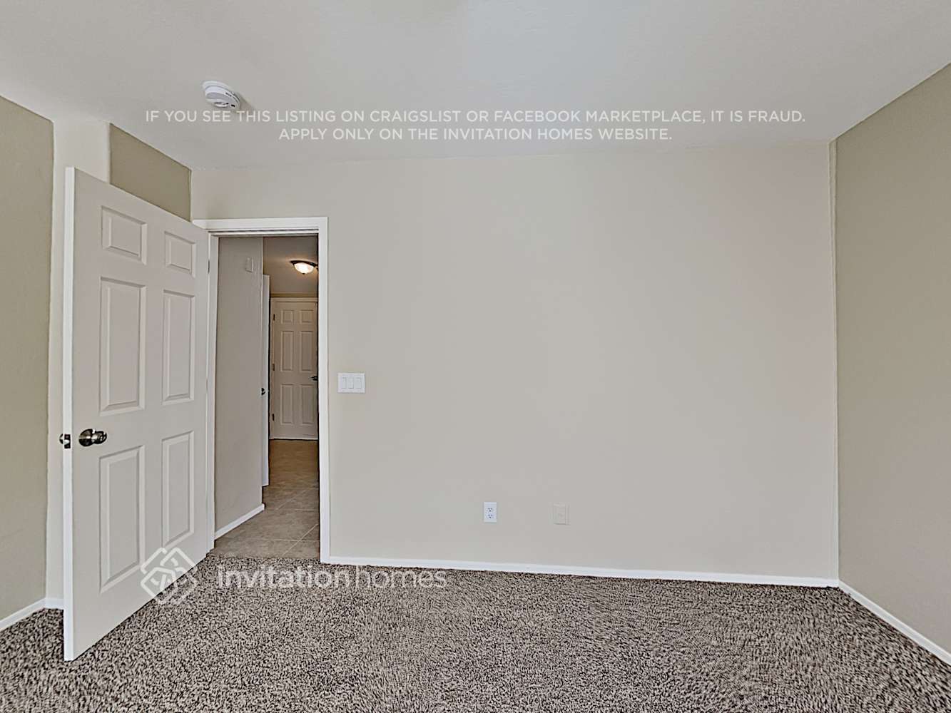 Building Photo - 12805 W Laurel Ln