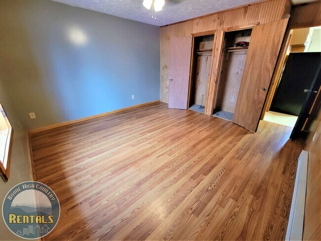 Building Photo - 387 Sugarloaf Rd