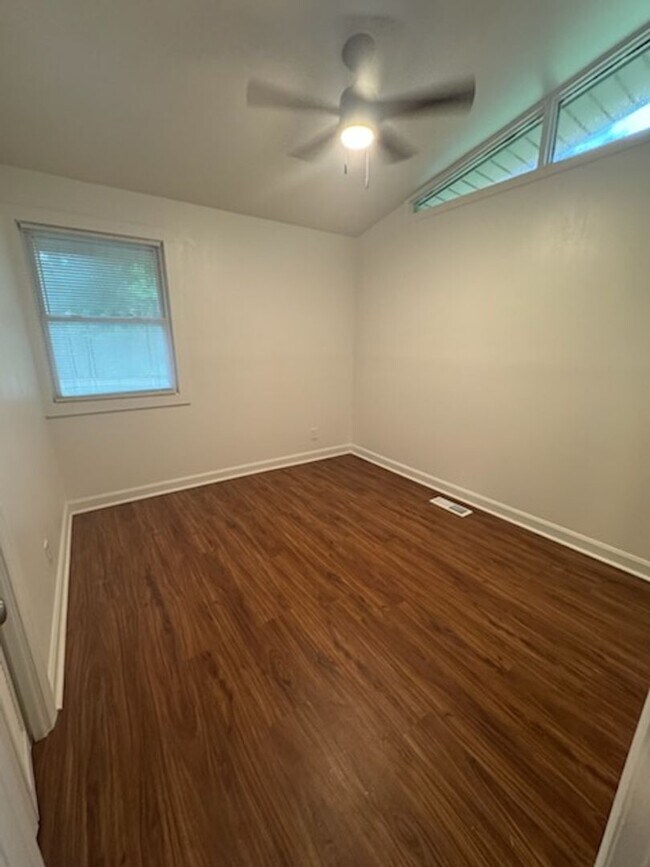 Building Photo - New renovation 3BR/2BA house