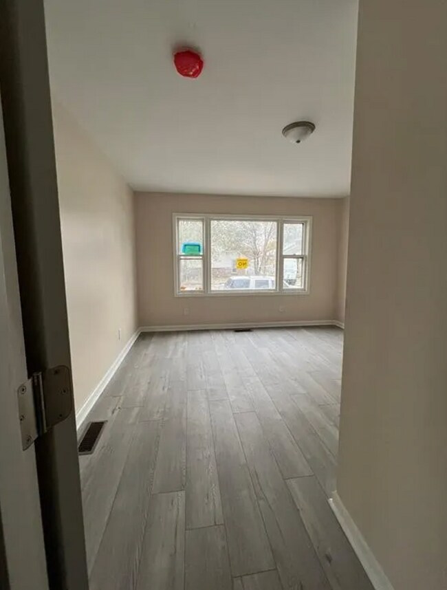 Building Photo - 2205 Hendricks St