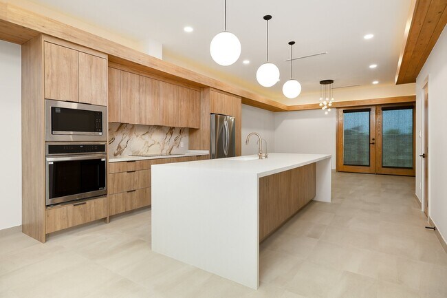 Building Photo - 714 Sage Ln