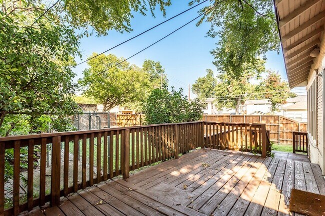 Building Photo - 5459 Miller Ave