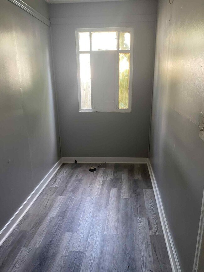 Building Photo - Newly Updated Spacious 5 bedroom 1 bathroom house for rent in Glassport!