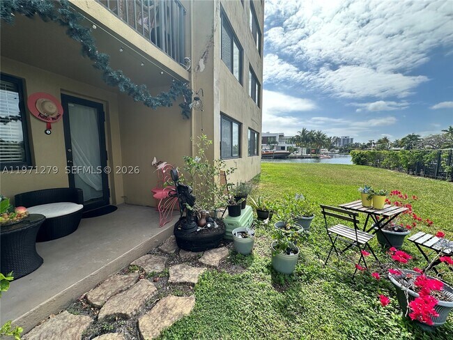 Building Photo - 301 Golden Isles Dr