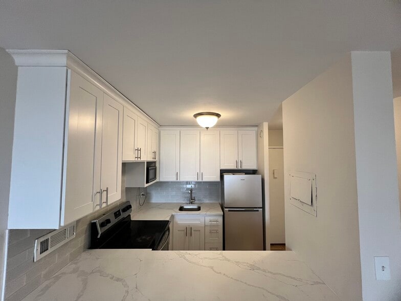 Building Photo - 87 Glenbrook Rd