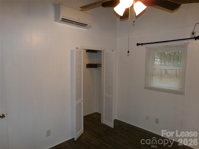 Building Photo - 869 Emerald Shores Rd