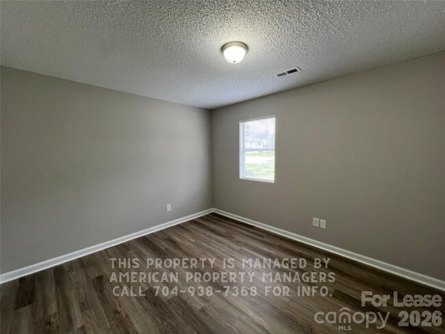 Building Photo - 318 Rustic Rd