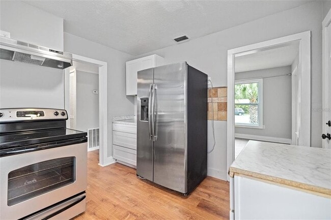 Building Photo - 3818 W Euclid Ave