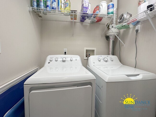 Building Photo - Stunning Waterfront 3 Bedroom Condo at Presidio Yacht Club!