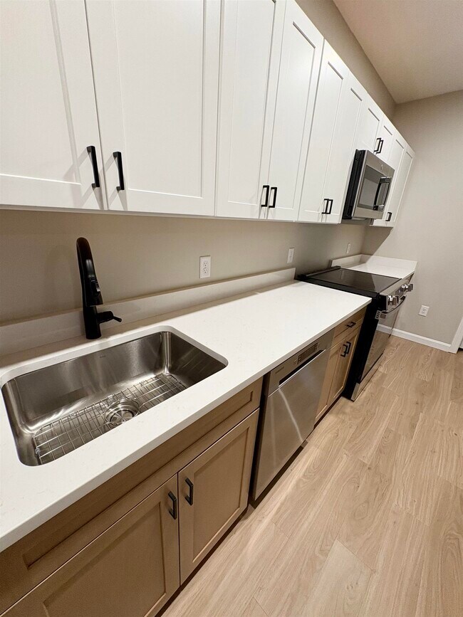 Building Photo - 15 Mountain Rd