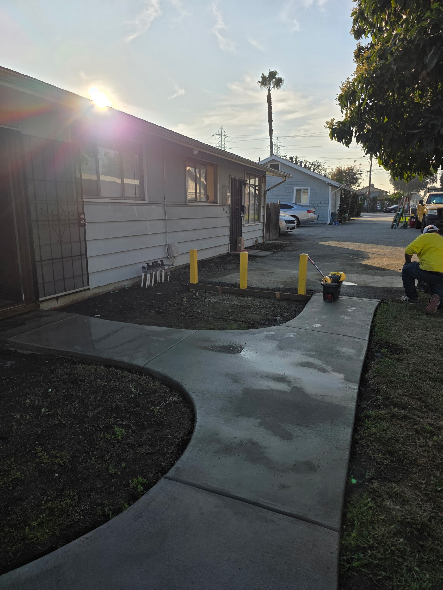 3250 & 3250 1/2 - 3250 1/2 Walnut Grove Ave