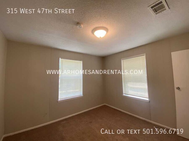 Building Photo - 315 W 47th St