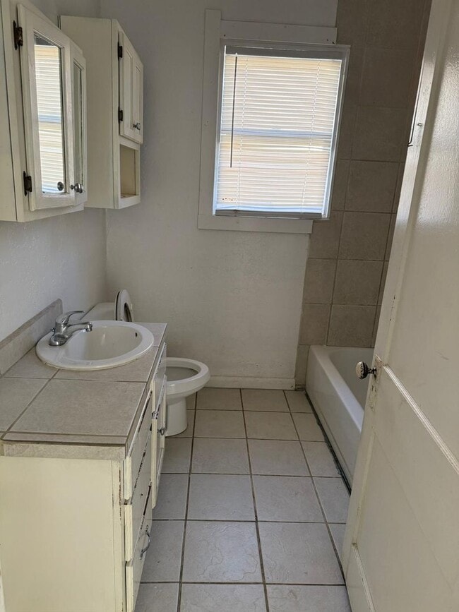 Building Photo - 2550 Pierce St