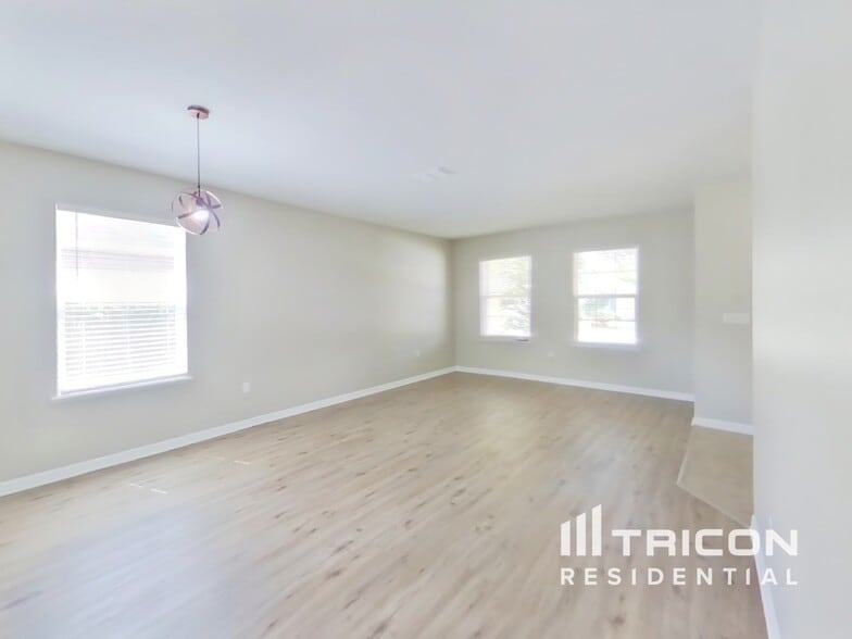 Building Photo - 1617 Tamarind Rd