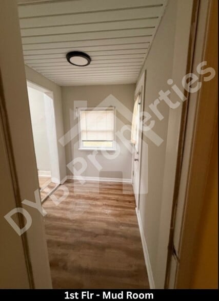 Building Photo - 56 Kent Ln