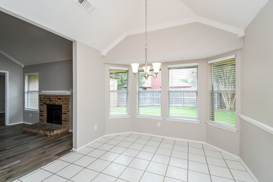Building Photo - 416 Deauville Dr